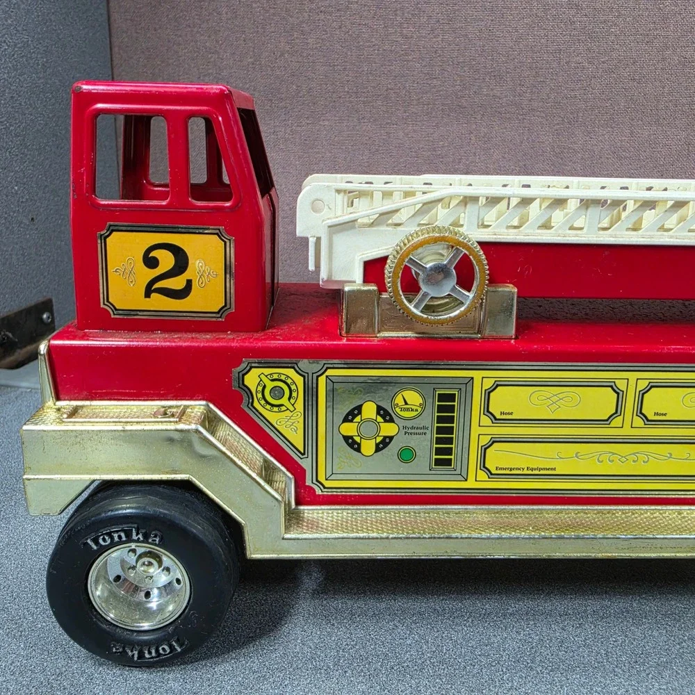 Vintage Tonka Hook and Ladder‎ Fire Truck #2 Plastic/Steel W/Siren Made In USA